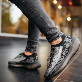 Adidas flyknit yeezy hotsell